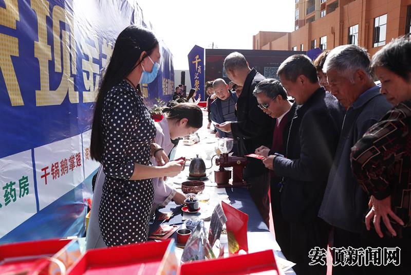 发布会现场，市民参与活动.png