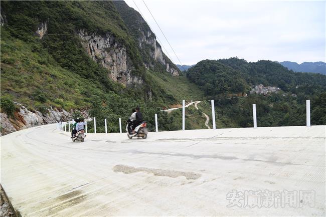 卡坪村的通村路.jpg