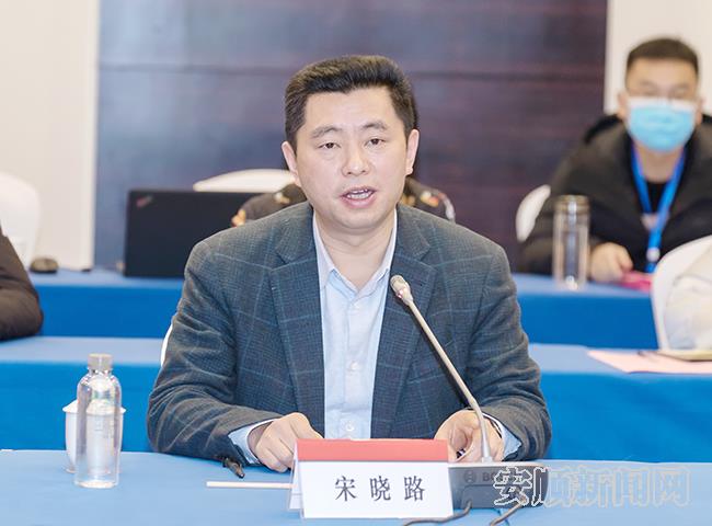 宋晓路向中国华电集团对安顺经济社会发展的关心和支持表示感谢，并介绍了安顺经济社会发展情况.jpg