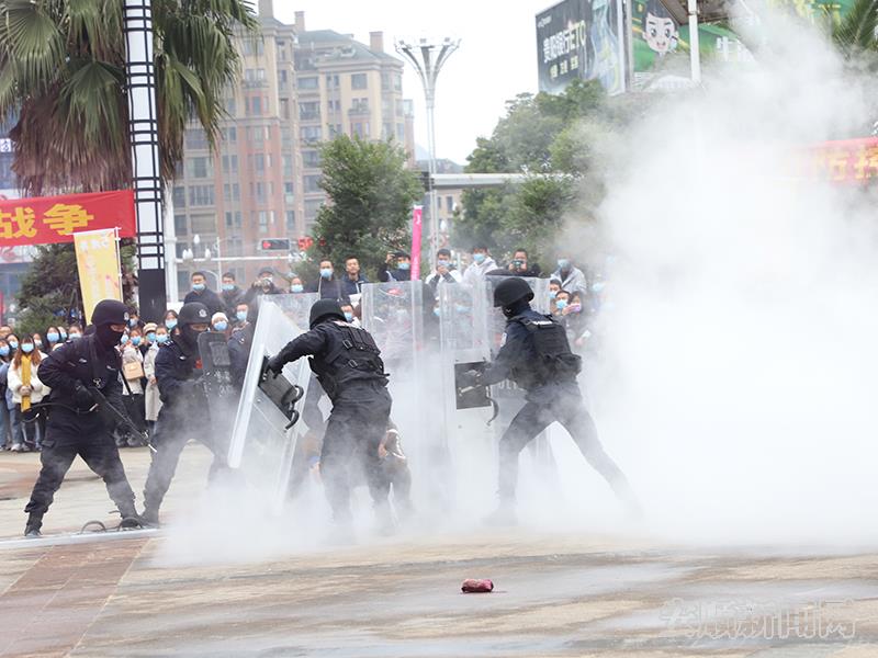 231A20A1-88C4-4D1A-864B-B19D31A929F0_IMAGE_11_LOW_0.jpg