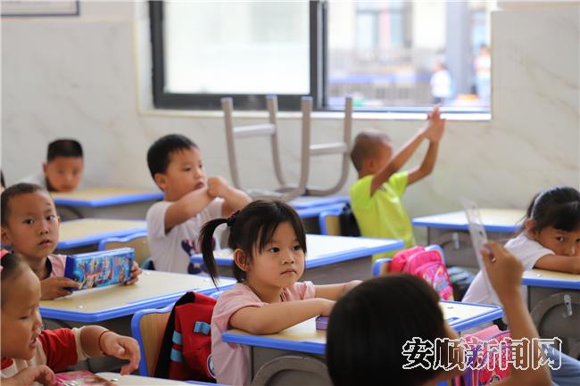 搬迁群众子女家门口就能就学2.jpg