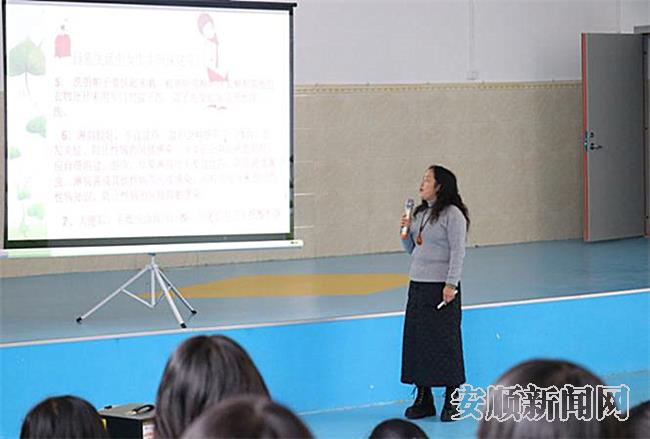 安顺学院领办专班工作站站长刘兴丽举办青春期健康知识讲座2.jpg