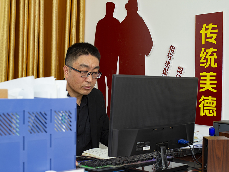 工作中的罗环宇.jpg