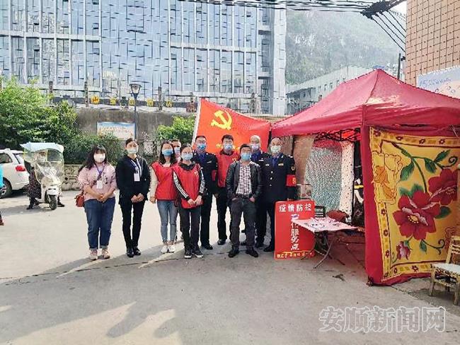 参与社区防疫卡点值守.jpg