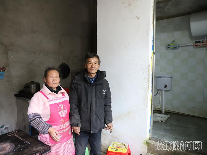 该县沙营镇养牛村村民刘玉伦和其妻子赵德菲.jpg