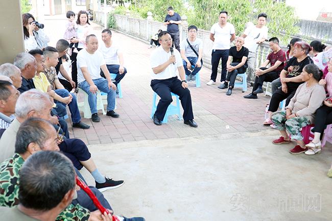 党史宣讲进院坝.jpg