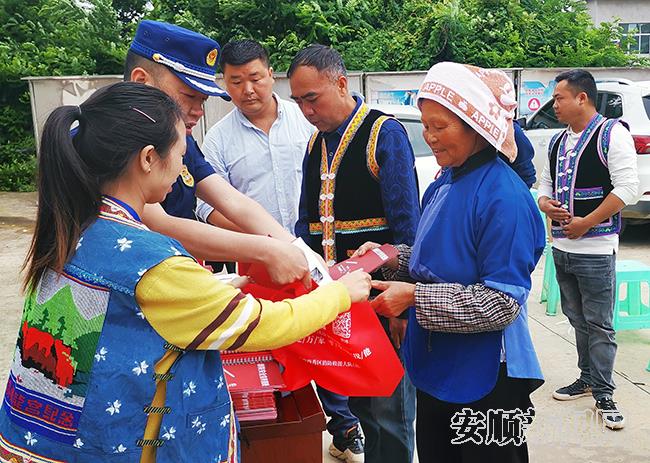 西秀区消防大队开展民族团结共建 “我为群众办实事”实践活动2.jpg