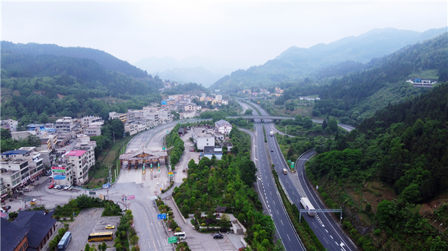 沪昆高速永宁站3.jpg