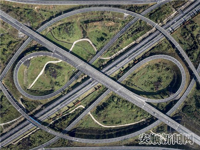 G60与安紫高速公路互通 卢维 摄3.jpg
