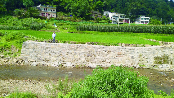 已建好的打来组防洪河堤.jpg