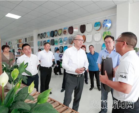 蔡朝林一行深入企业查看有关企业生产经营状况2.jpg