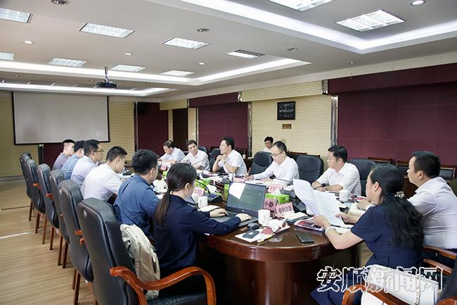 尹恒斌与中开丝路信息科技有限公司一行座谈.jpg