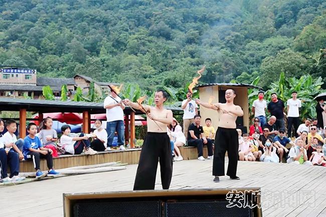 表演“下火海”.jpg