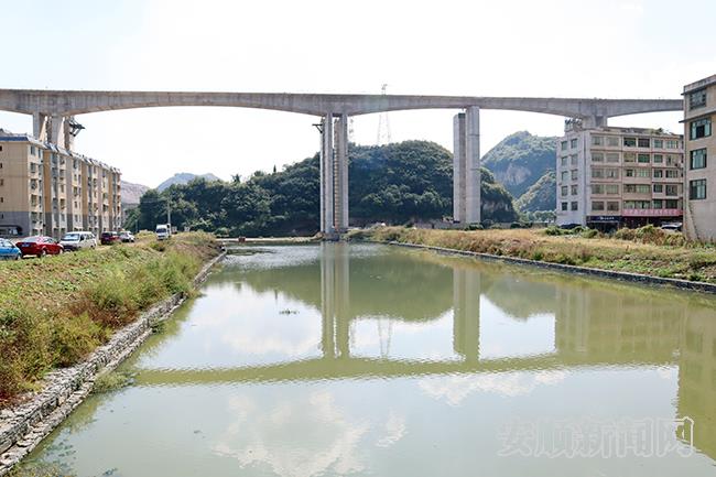 扩宽的贯城河河面.jpg