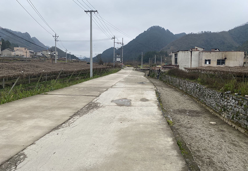 瓜蒌基地、机耕道、河道。.jpg