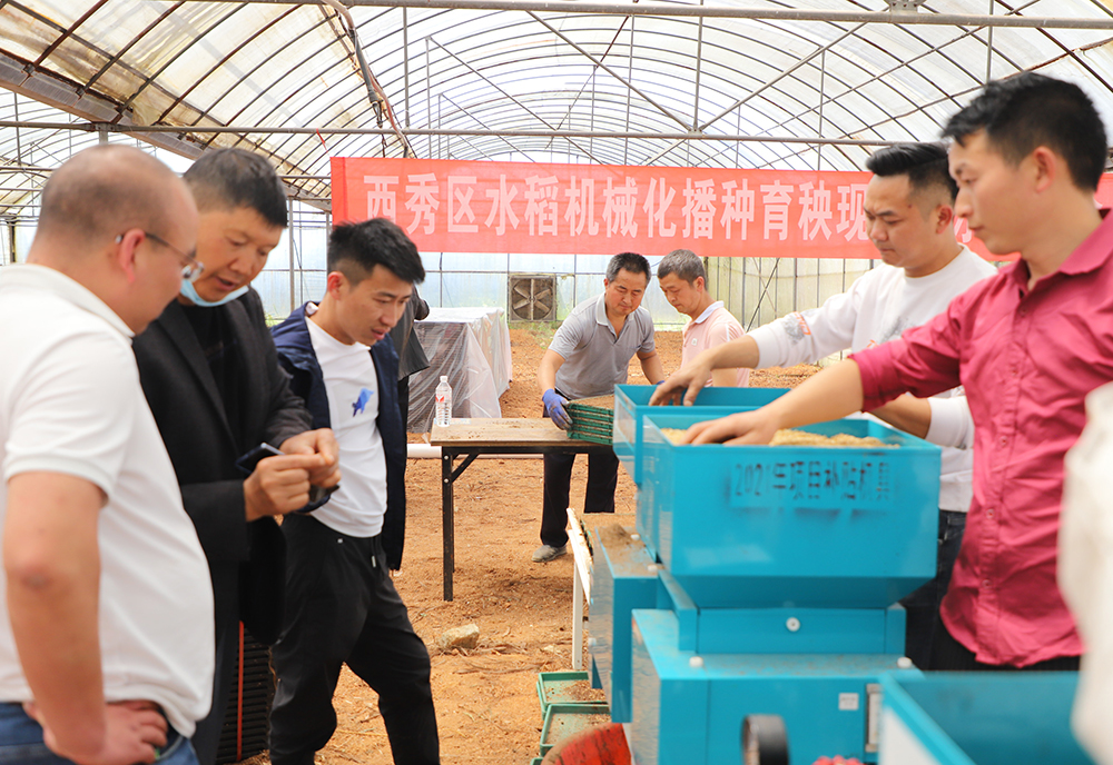 培训现场相互学习相互交流.JPG