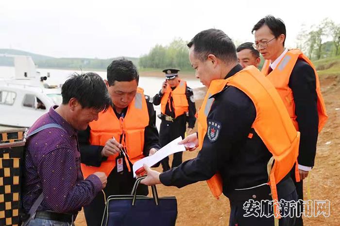 平坝区：多部门联合执法 “水陆空”立体化打击非法捕捞行为1.jpg