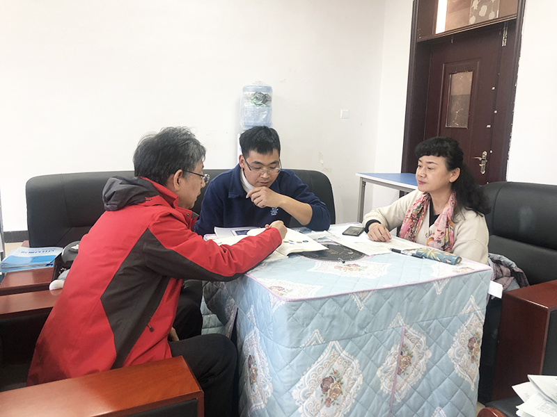 秀区支教老师给贵州省镇宁民族中学参加市级比赛教师评课、磨课.jpg