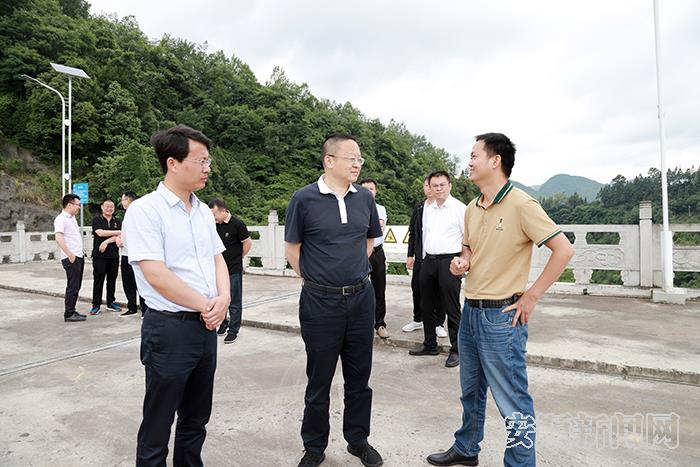 市领导赴西秀区开展项目建设推进暨安全生产“打非治违”情况调研.jpg