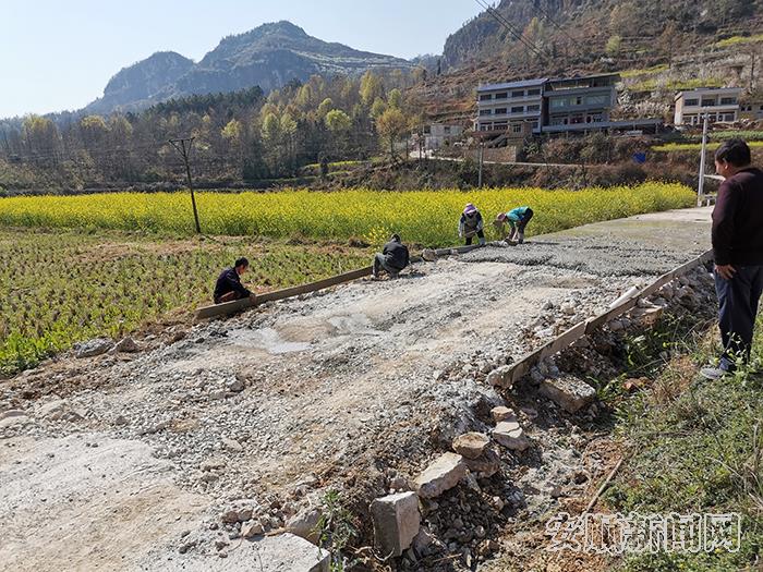 为群众修缮道路.jpg