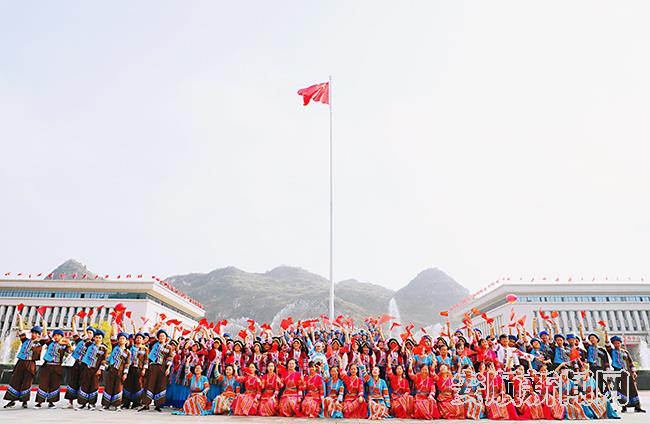 关岭各民族同胞欢聚一堂.jpg