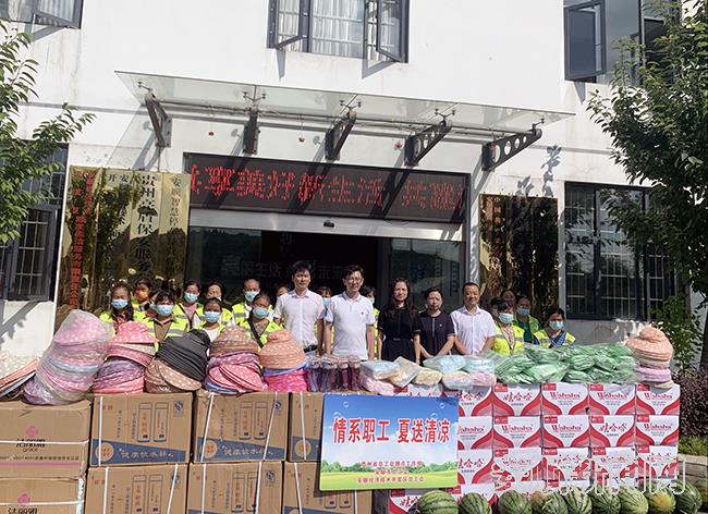 经开区：多举措改善环卫工人作业环境1.jpg