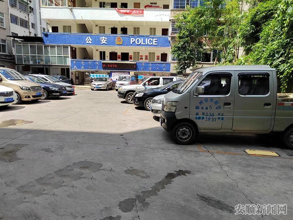 南街办事处停车场.jpg