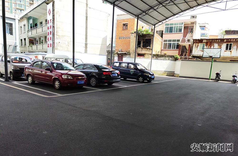 西街办事处停车场.jpg