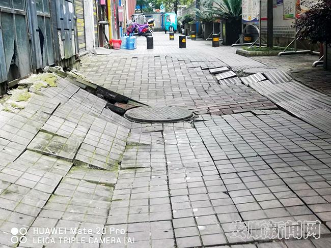 坑坑洼洼的人行道.jpg