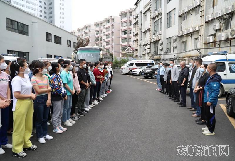 中国贵航集团三0二医院援“筑”医务人员.png