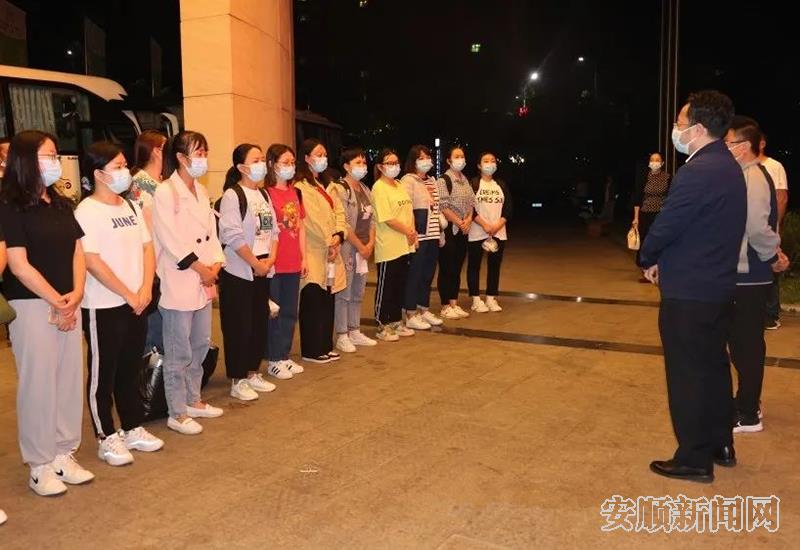 关岭自治县人民医院援“筑”医务人员.png