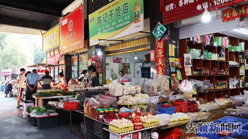体育路的一农贸市场内，油米菜照常供应。.jpg