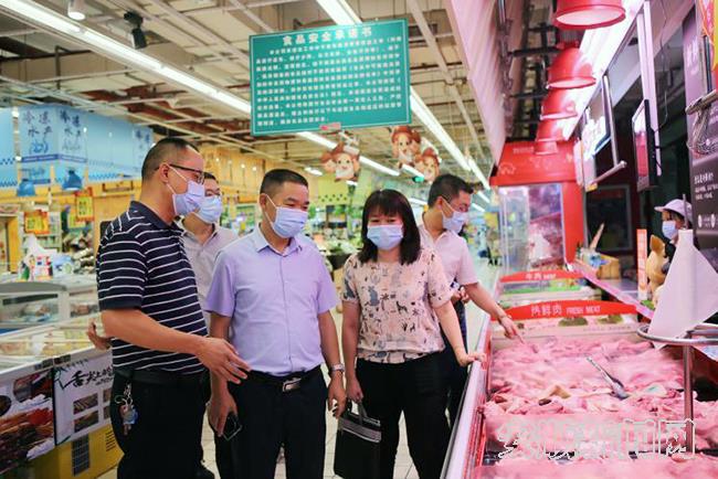 市市场监管局开展疫情防控和节前市场监管检查1.jpg