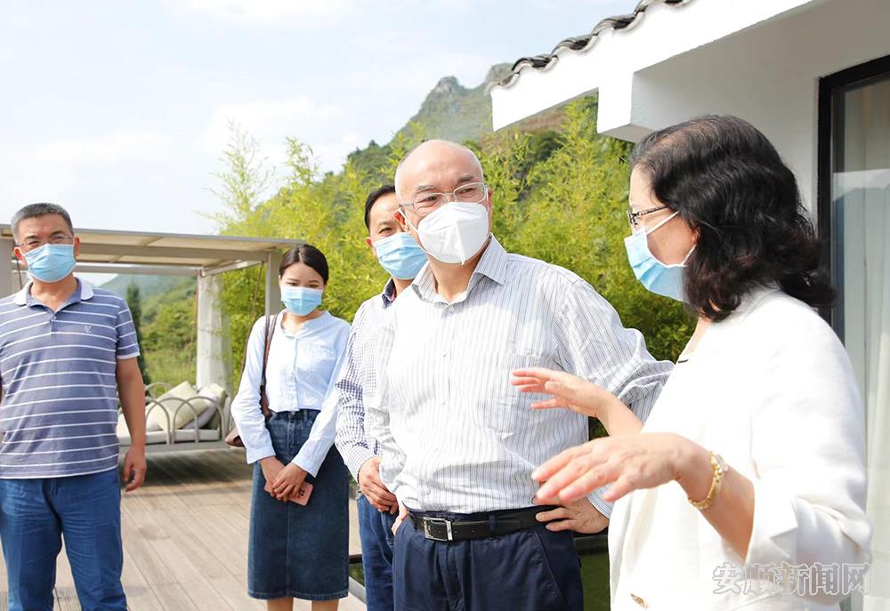 胡吉宏在匠庐·阅山民宿调研.jpg