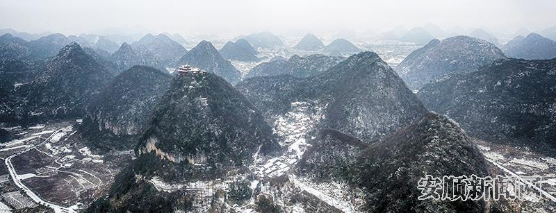 廖永忠的摄影作品《雪中云鹫山》.jpg