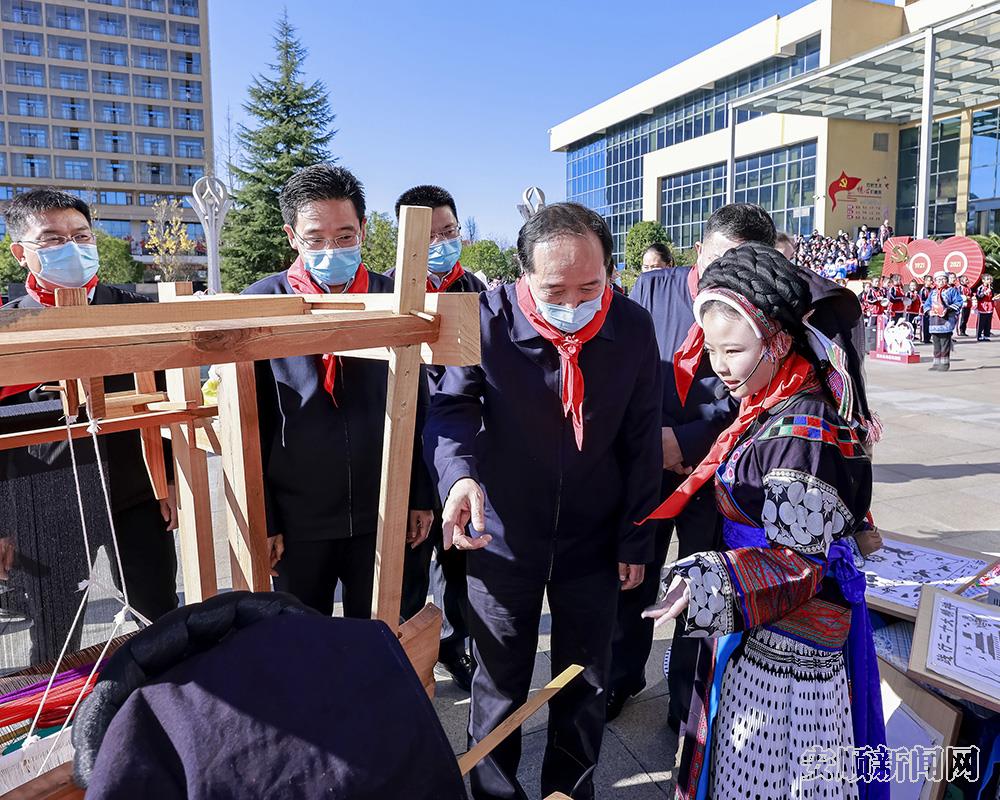 观看“红领巾社团”活动展示1.jpg