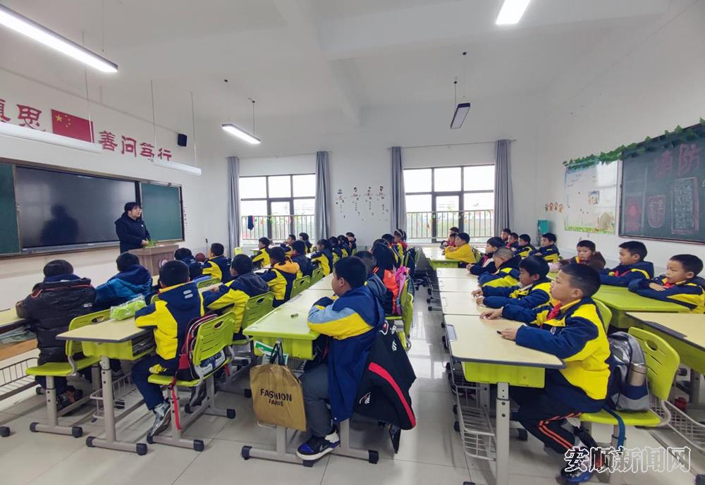 西秀区人民检察院到西秀区恒一学校开展宪法宣传.jpg