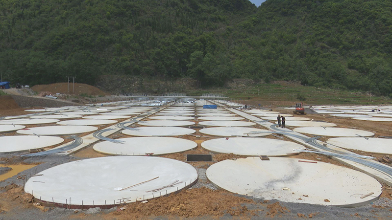 在建的格凸河镇二关村生态鱼示范养殖点.jpg