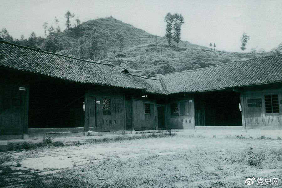 1934年11月26日，中1934年11月26日，中共湘鄂川黔邊臨時省委、省軍區在大庸（今張家界）成立（后遷至湖南永順塔臥丁家院），任弼時任省委書記兼省軍區政治委員。圖為湖南永順塔臥丁家院中共湘鄂川黔邊臨時省委、省軍區舊址。共湘鄂川黔邊臨時省委、省軍區在大庸（今張家界）成立（后遷至湖南永順塔臥丁家院），任弼時任省委書記兼省軍區政治委員。圖為湖南永順塔臥丁家院中共湘鄂川黔邊臨時省委、省軍區舊址。