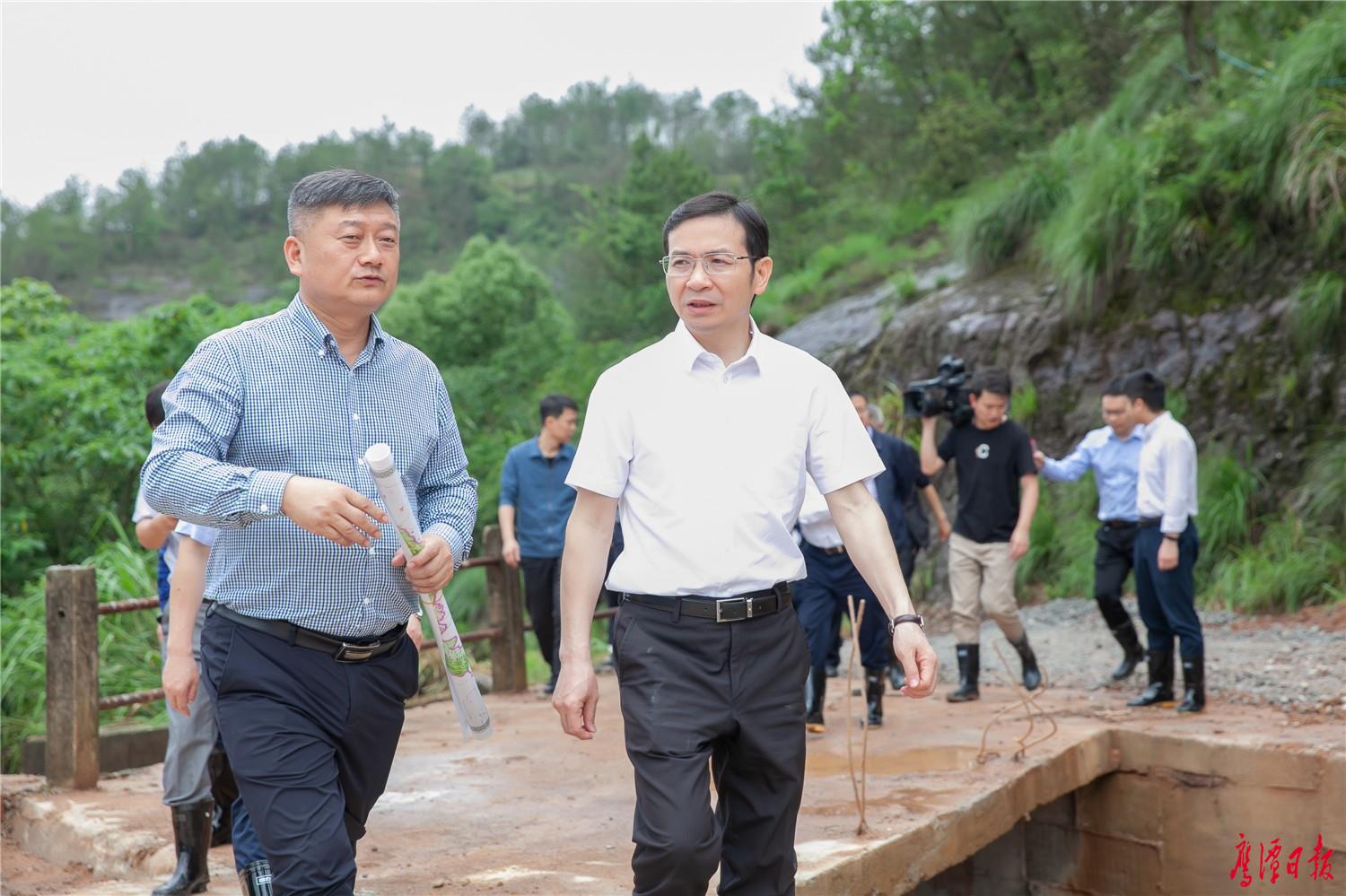 黄喜忠调研指导防汛-10.jpg
