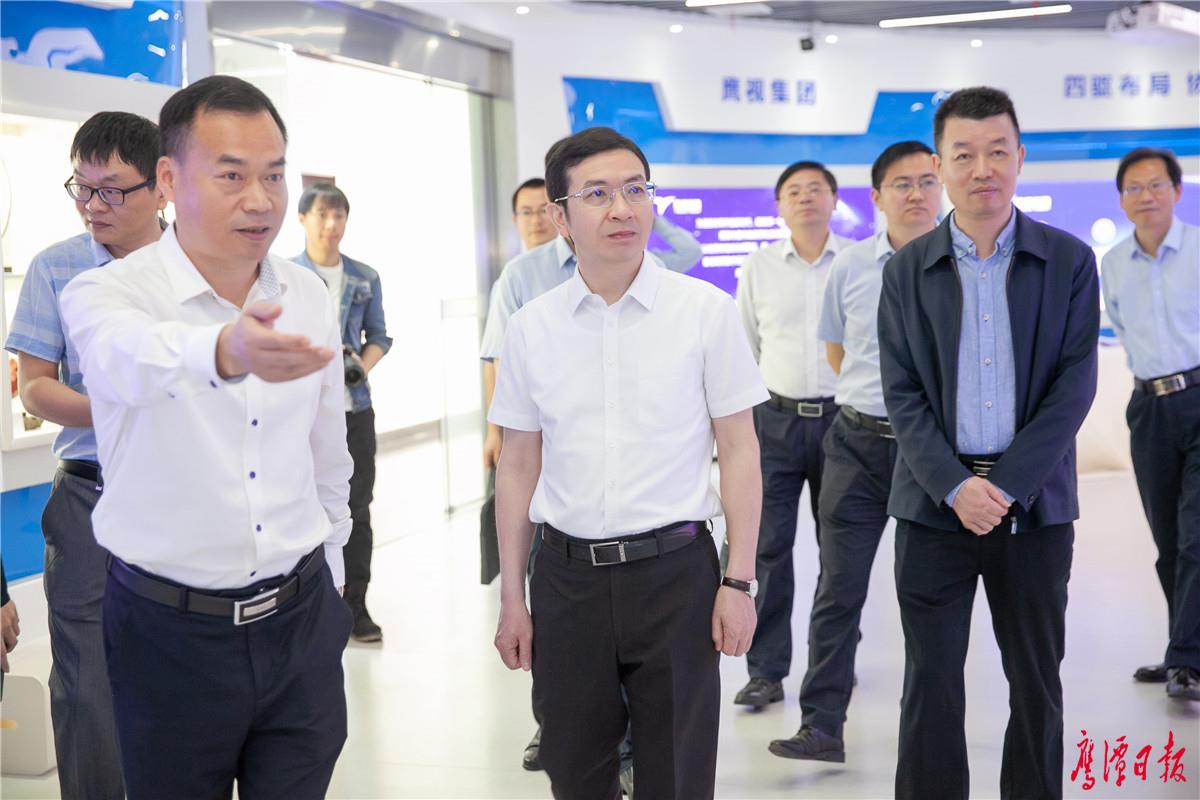 黄喜忠调研鹰潭广播电视台3.jpg