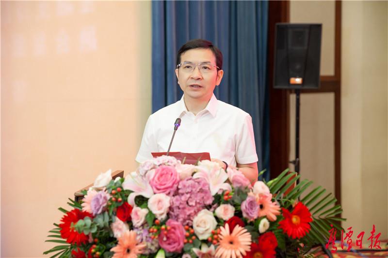 黄喜忠出席与省工商银行签约仪式5.jpg