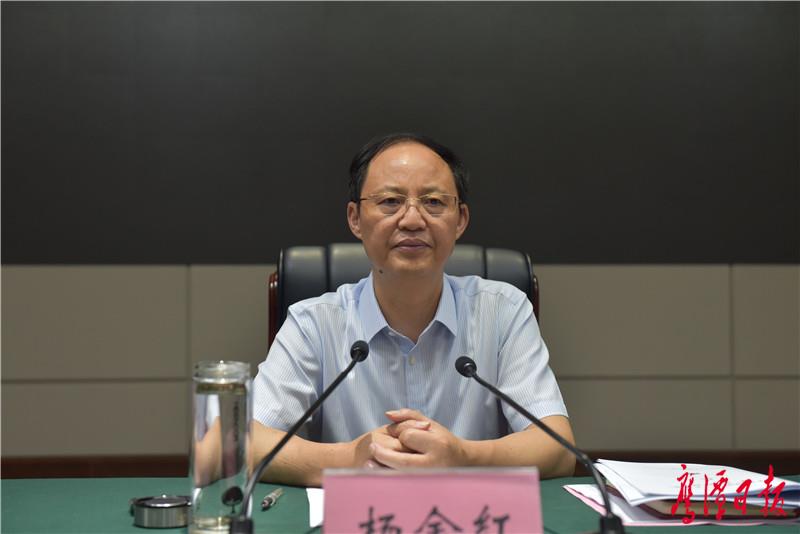 副组长兼办公室主任杨金红主持会议并讲话,副市长,市公安局局长邓伟