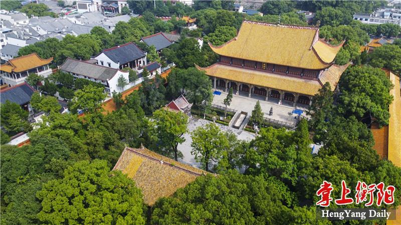 俯瞰南岳大庙掌上衡阳客户端南岳频道8月23日讯(通讯员周翔宇 杨) )