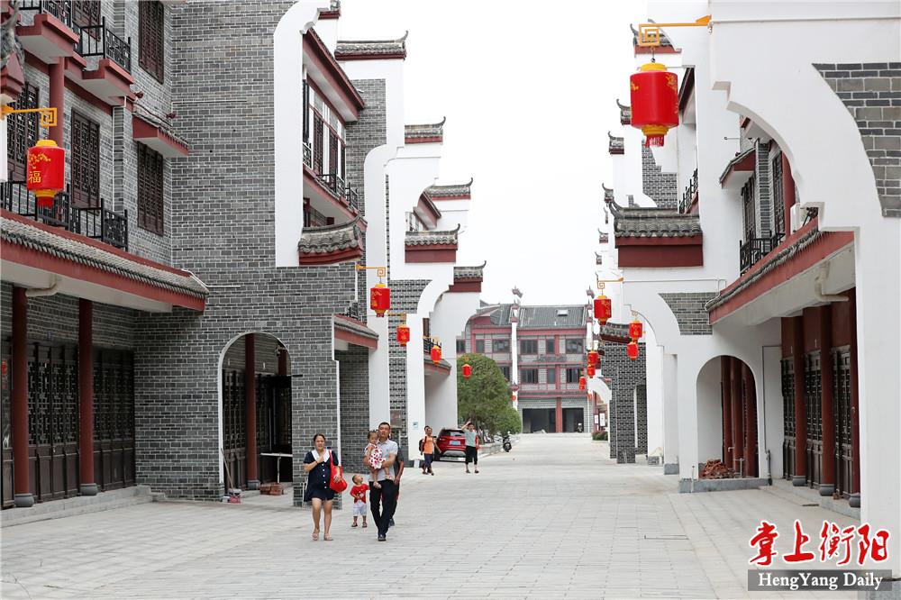 南岳区庙东商业步行街古风韵味浓