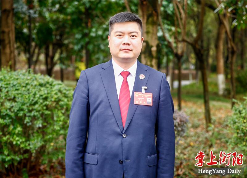 代表委员观两会丨杜丰代表倾听群众心声守护公平正义